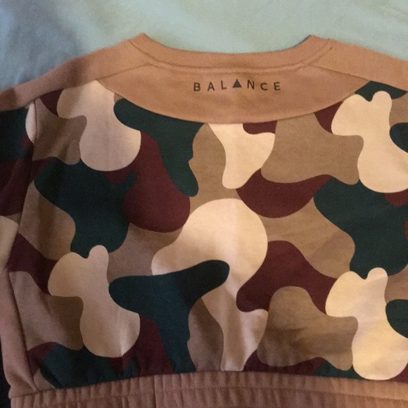 Balance Athletica Outlander OG Mountain Side Crop Top—Pine Pants for free - Picture 5 of 11